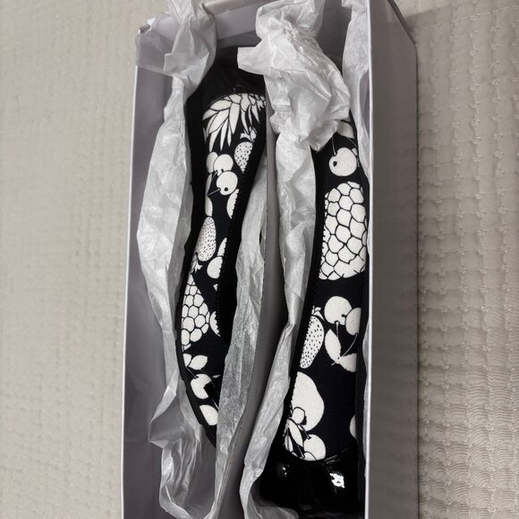 Anne Klein Sport Black and White Comfort Ballets, Size 6.5 - Picture 13 of 14